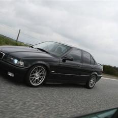 BMW E36 328i Sedan Solgt