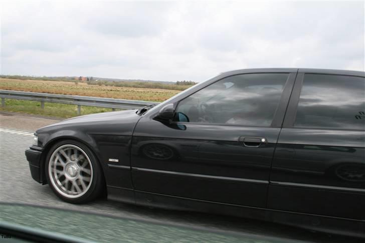 BMW E36 328i Sedan Solgt billede 2