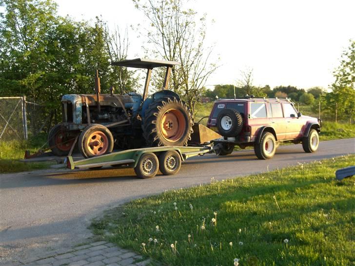 Nissan patrol gr  - på vej til sverie med traktor og bilen fuld at reservedele til traktoren.. billede 10