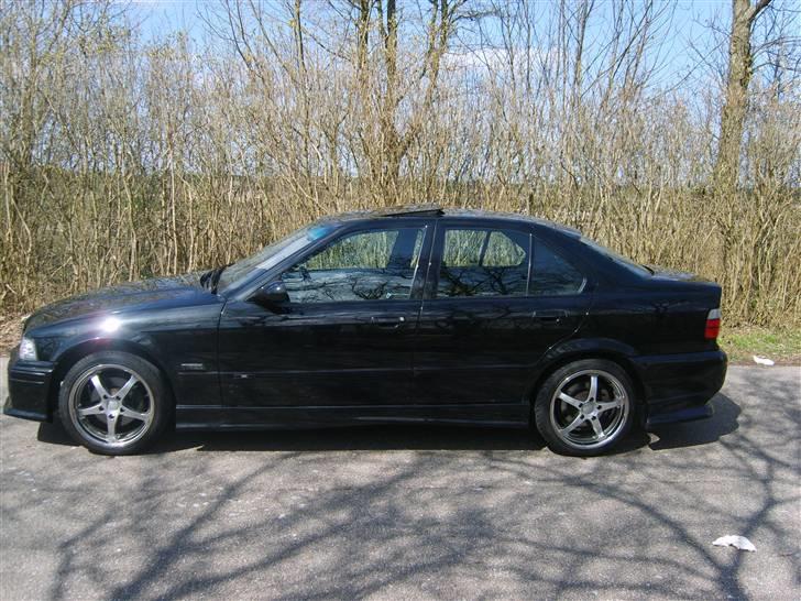 BMW 320i - // SOLGT // billede 3