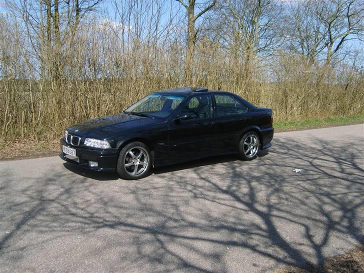 BMW 320i - // SOLGT // billede 6