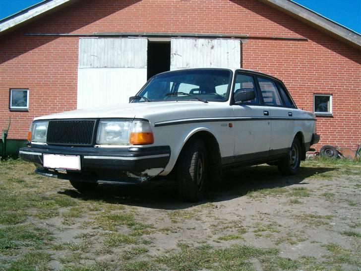 Volvo 240 GLT - Tid løst design haha :P billede 1