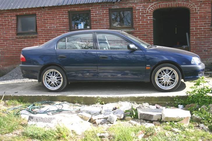 Toyota Avensis - Før sænkning, med de nye 18"  billede 8