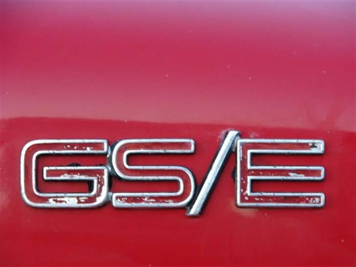 Opel Commodore GS/E.. SOLGT - GS...... FUCKING E! Ooog ja ja - Jeg skal NOK få ordnet det tarvelige emblem, så det kan stråle med fordums glans! ;-) billede 9