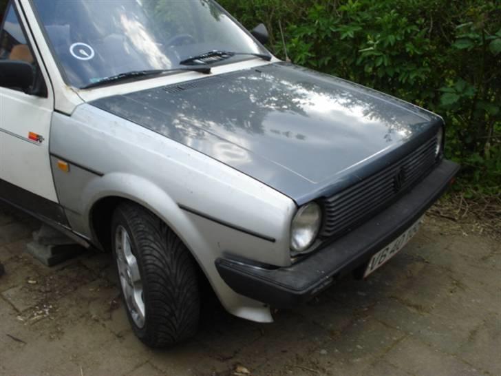 VW Polo Coupé Solgt. - Og pluselig var rusten væk. Bare synd det er forskellige farver.  billede 11