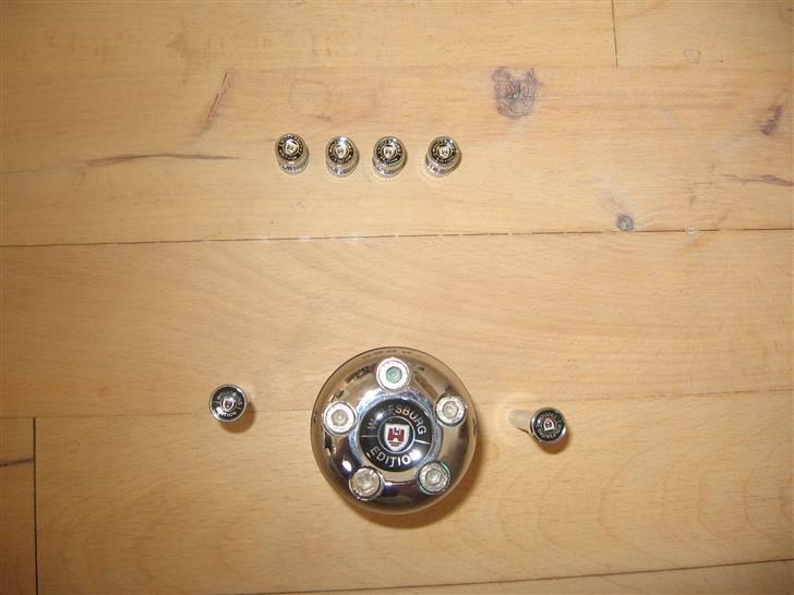 VW golf3 solgt. - kræs fra wulfsburg :) gearknop, låsepinde, ventilhætter. billede 10