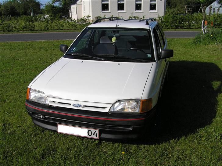 Ford Escort 1.6 EFi (solgt) billede 1