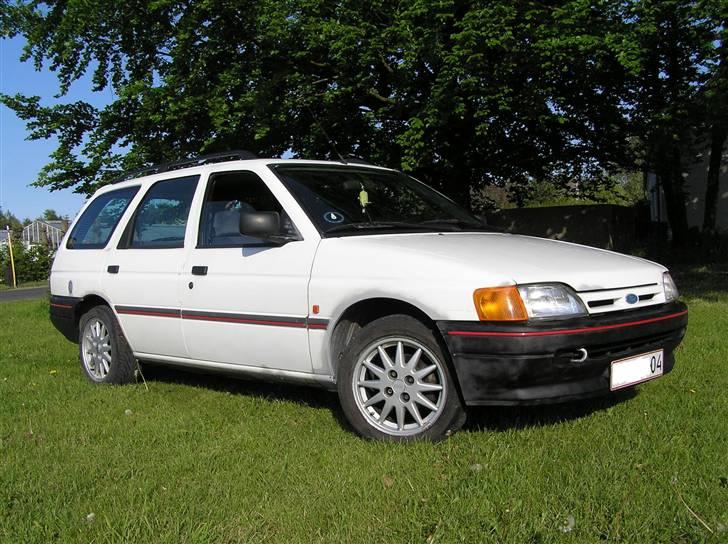 Ford Escort 1.6 EFi (solgt) billede 2