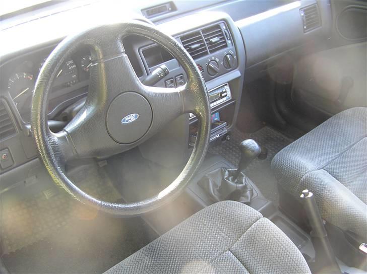 Ford Escort 1.6 EFi (solgt) billede 11