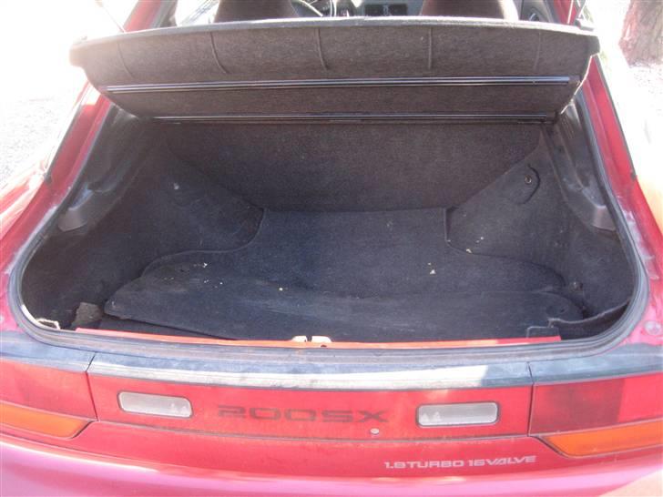 Nissan 200SX RS13 (Trunten) - bagagerummet. Bliver brugt til at transportere lig samt den daglige tur til tyskerland. billede 6