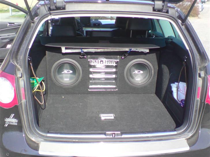 VW Passat Variant Highline   - Her er stadig plads til 5 kufferter, eller 2 rollatorer eller en kørestol billede 2