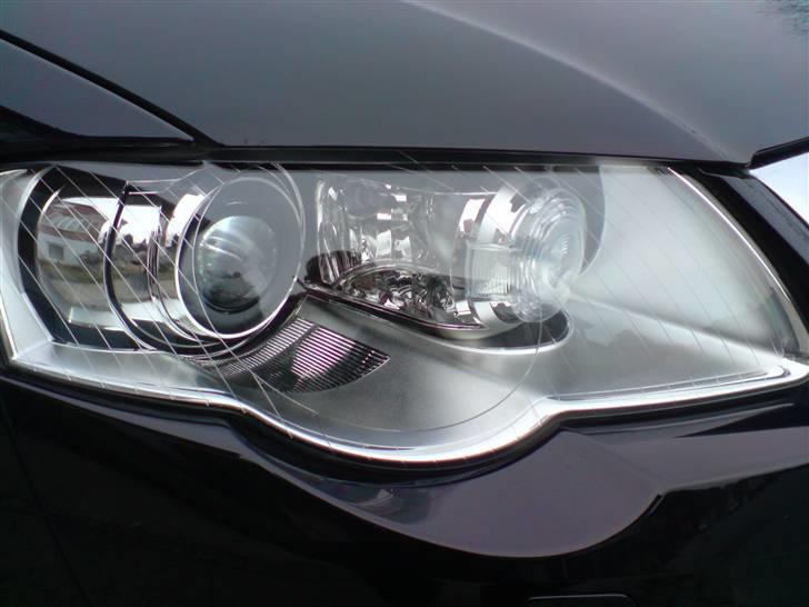 VW Passat Variant Highline   - Xenon med drejelige paraboler, og ekstra parabol som kurvelys. Skal have fundeet ud af og lave diodepositionslys nederst, samt have skiftet positionslys til en ekstra fjernlysparabol. Hvem Kan ??? billede 6