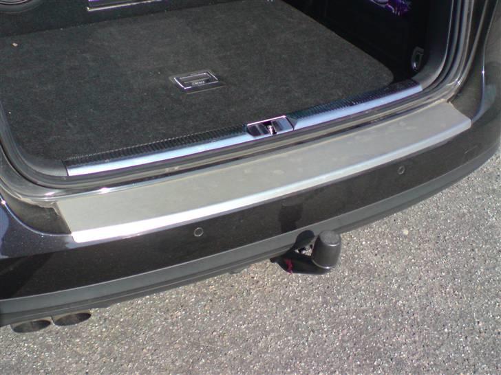 VW Passat Variant Highline   - Rustfrit stål - Så kommer der ikke ridser efter kundernes skrammel. billede 14