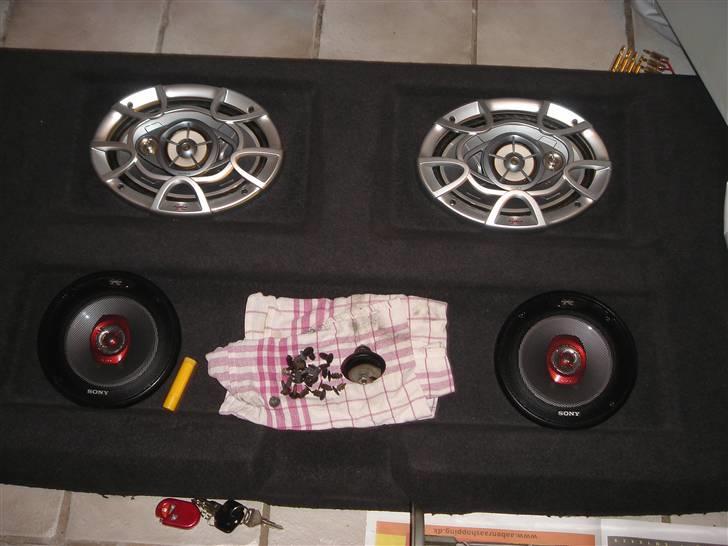 Opel Kadett GSI - Mine højttalere i hattehylden. billede 4