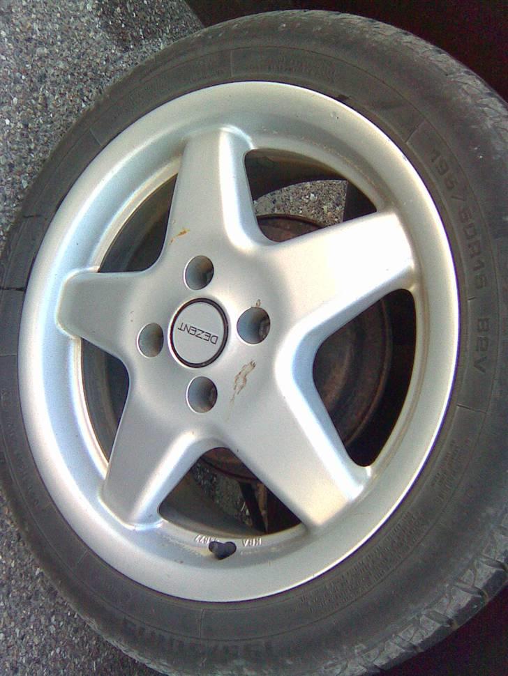 VW Golf 3 *Solgt* - De fælge der sidder på den. billede 7