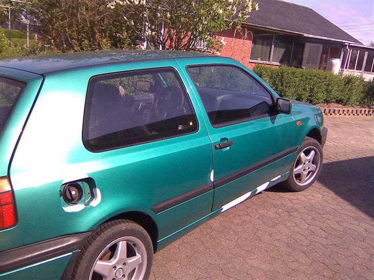 VW Golf 3 *Solgt* - Højre side efter rust arbejde. Ikke helt samlet færdig endnu. billede 10