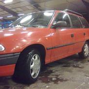 Opel Astra 1,6 i St. SOLGT*