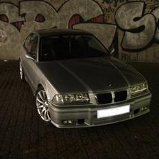 BMW 323 i coupe