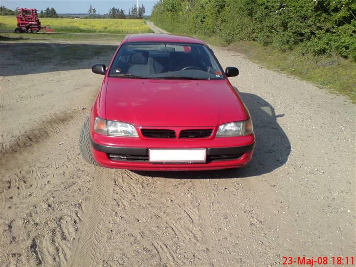 Toyota Carina E 1,6xli commander - Kan bedst li den faceliftede grill, selvom den minder om en carisma billede 3