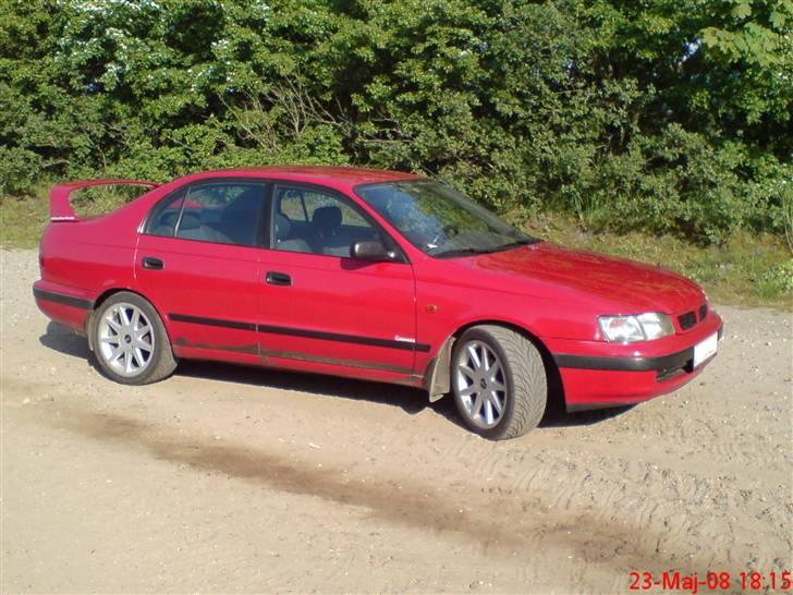 Toyota Carina E 1,6xli commander - Ja det obligatoriske rust i dørbunde, men nye døre er på vej  billede 7