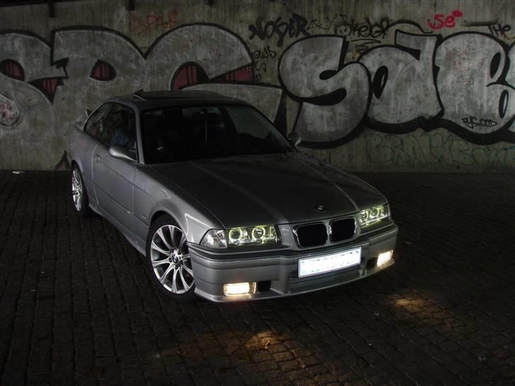 BMW 323 i coupe billede 1