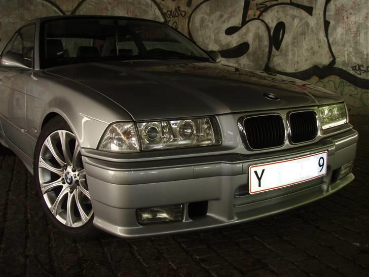 BMW 323 i coupe billede 2