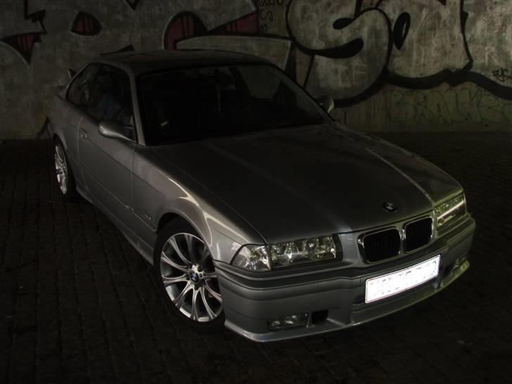 BMW 323 i coupe billede 4