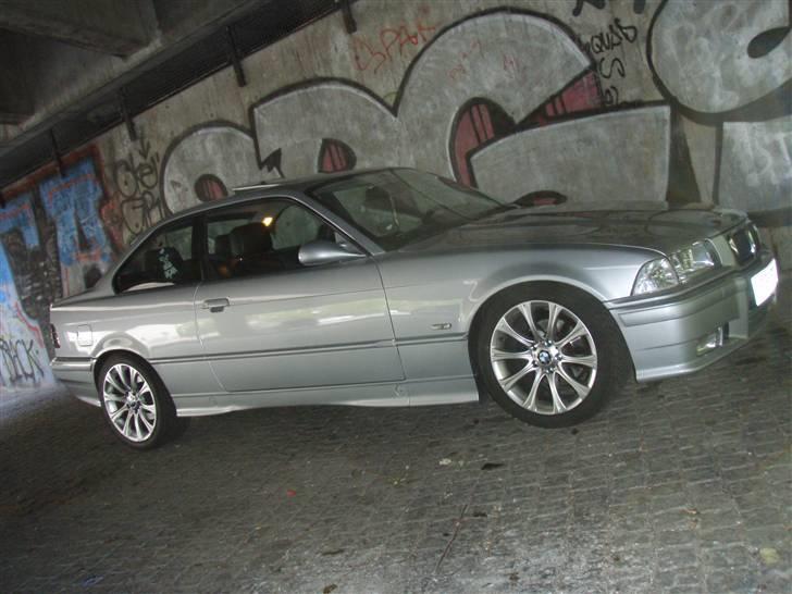 BMW 323 i coupe billede 9