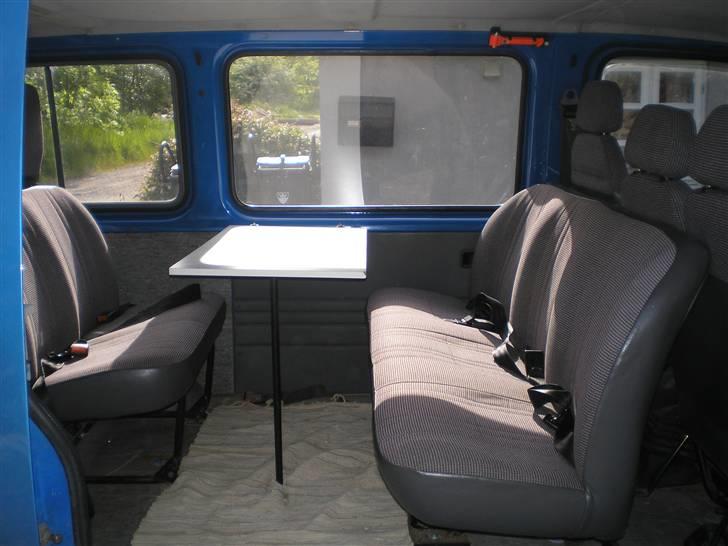 Ford Transit - sidepladserne indvendigt billede 7