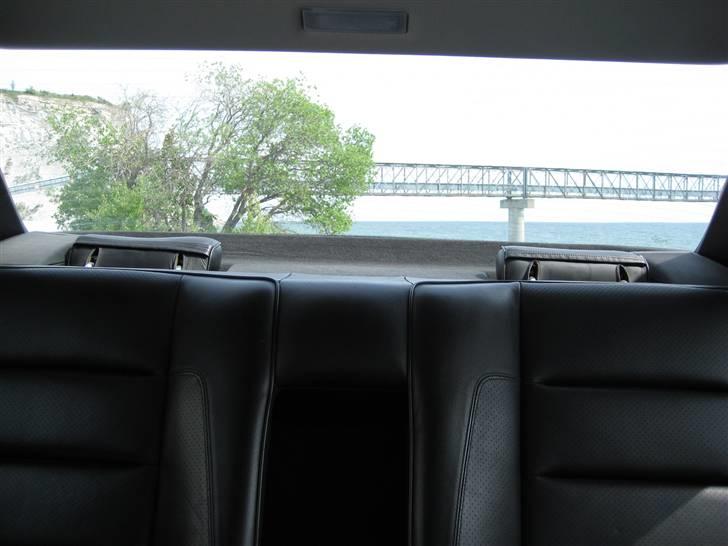 Mercedes Benz 300E AMG ***SOLGT*** - Hvis nakkestøtterne er i vejen kan man trykke oppe foran og så lægger de sig ned:-) billede 11