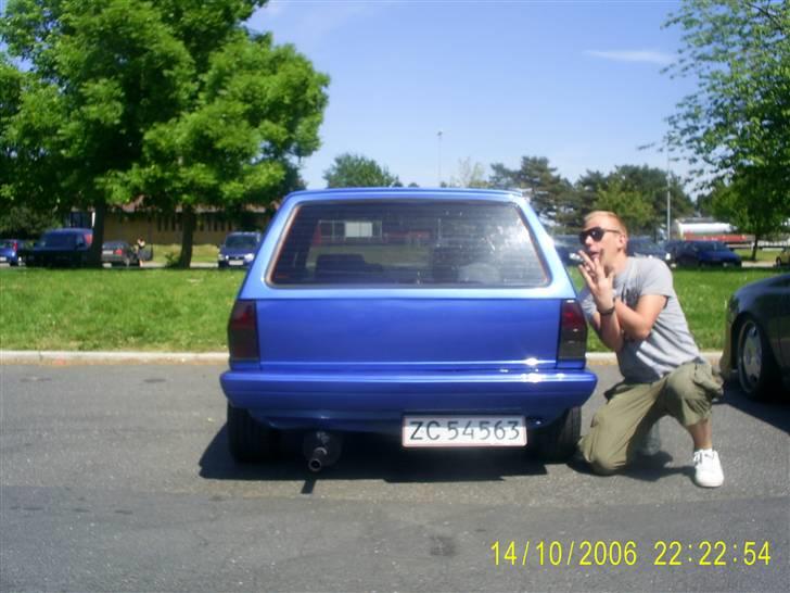 VW Polo - Dårlig kvalitet, men det er Martin med den grimme Golf 3´er som laver vores VW håndtegn!! :D billede 15