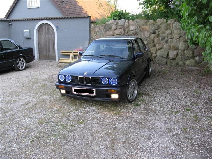 BMW 325 IAX ( SOLGT ) - Så blev mine Sorte De lygter færdige, med blå kold katode ringe,, og det er hjemmelavet, ser okay ud :) billede 14