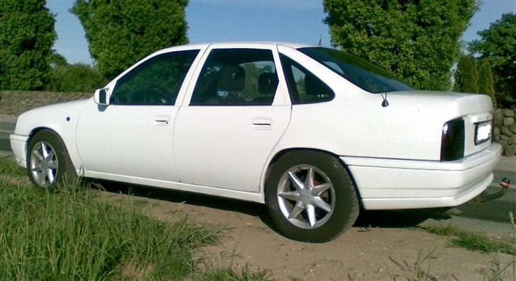 Opel vectra A  - maj 2008 så blev kapslerne til fælgene fundet fra gemmerne billede 16