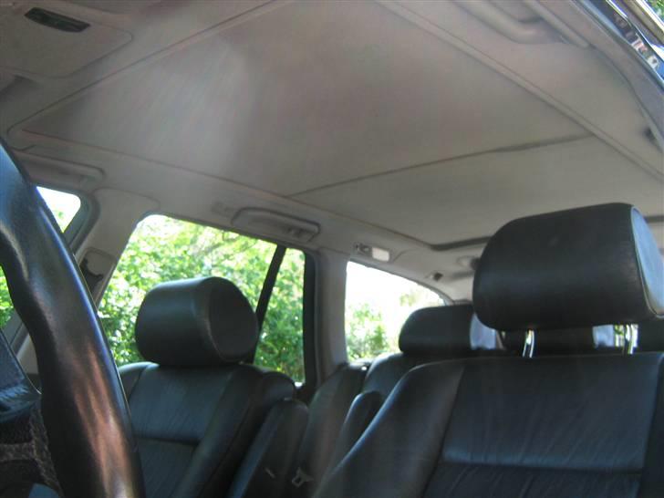 BMW 525i - billed af loftet i bilen ser ikke ud til at nogen har røget i den billede 6