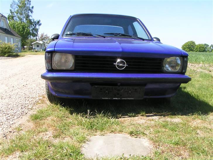 Opel kadett c til solgt - ja lidt lav er den da. billede 1