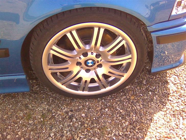 BMW E36 325 i (SOLGT) - E46 M3 18" Fælge billede 9
