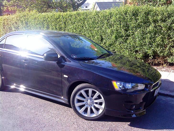 Mitsubishi Lancer Intense SportSedan Billeder af biler Uploaded af