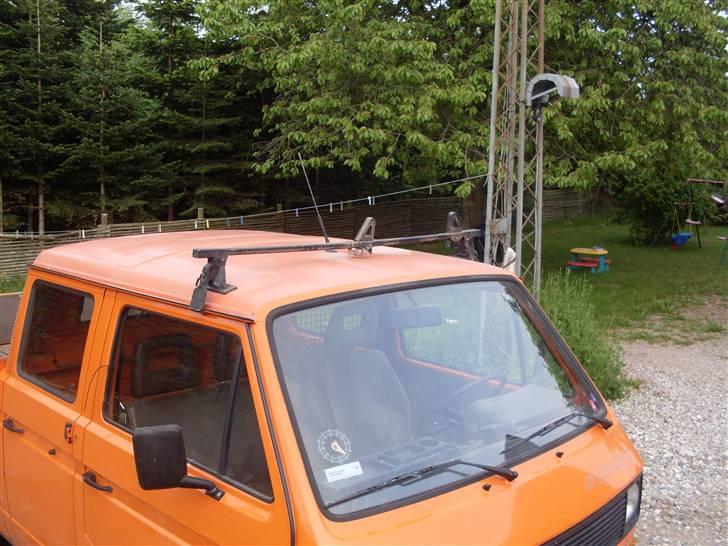 VW Transporter T3 Syncro - Tagbøjlen som snart skall klisters til med lygter.  :-) billede 14