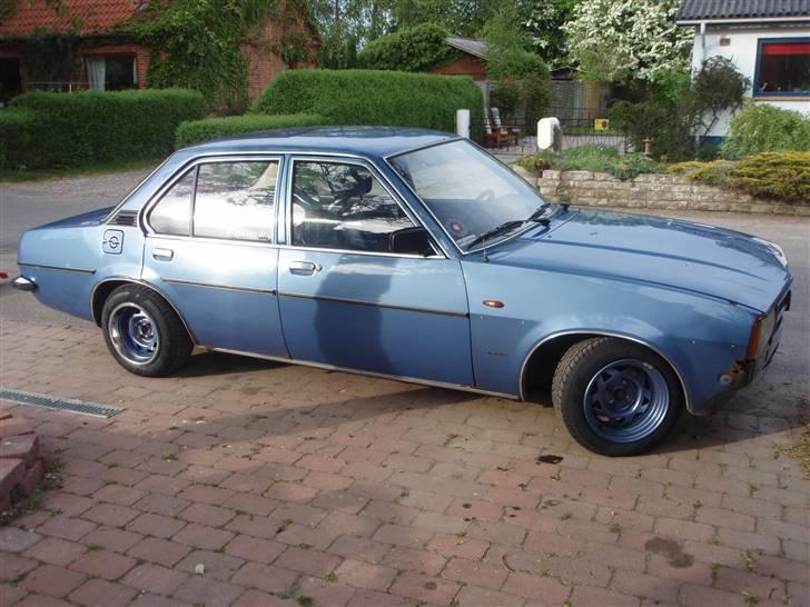 Opel ascona b Berlina. billede 10