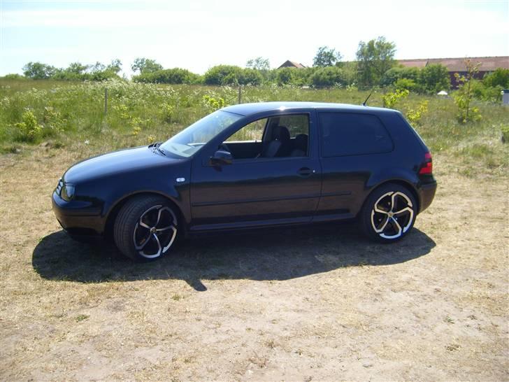 VW Golf IV TDI - Nu med skygge og dotz fælge.. :D billede 9
