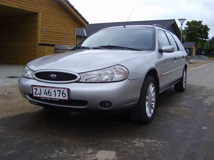 Ford Mondeo St.c - Overvejer lidt denne frontspoiler syntes den er rigtig fed uden den er for meget: http://www.astina.dk/product_info.php?cPath=35_713&products_id=9252 billede 2