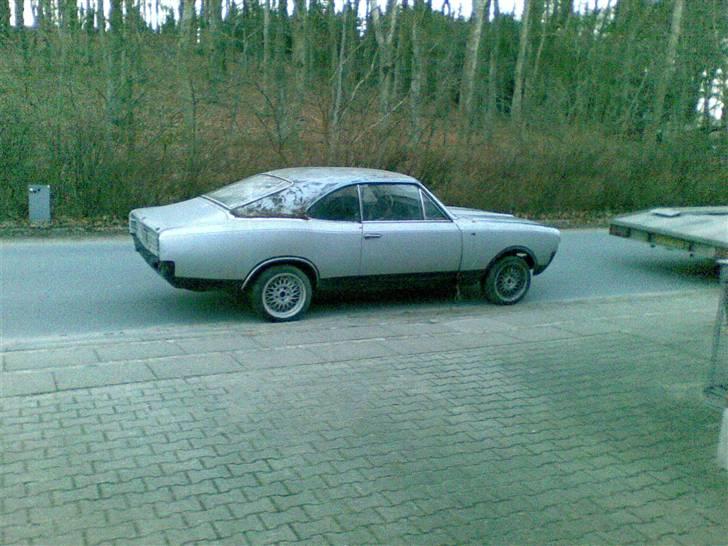 Volvo 242 - Jeg har også en gammel Opel så der er nok at få tiden til at gå med.. billede 10