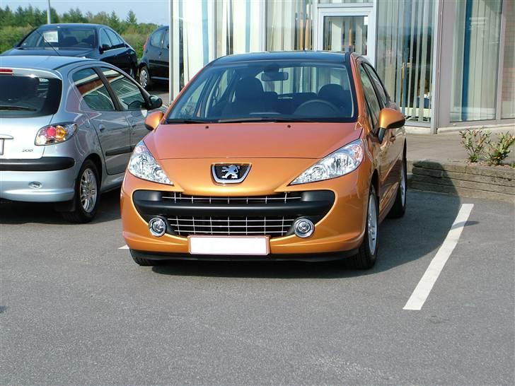 Peugeot 207 S16  - Her står den skønne bil og venter på at jeg kommer og henter den billede 1