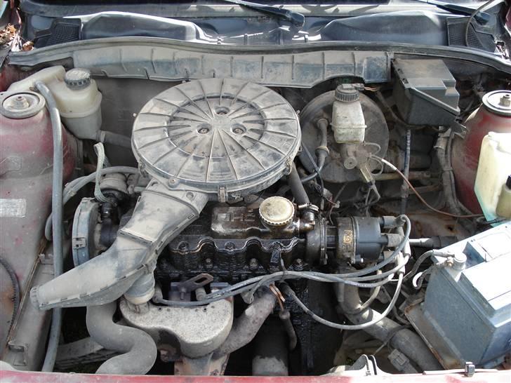 Opel Vectra A byttet til polo - den har løbet lidt... men det er stoppet da jeg har skiftet pakning. billede 11