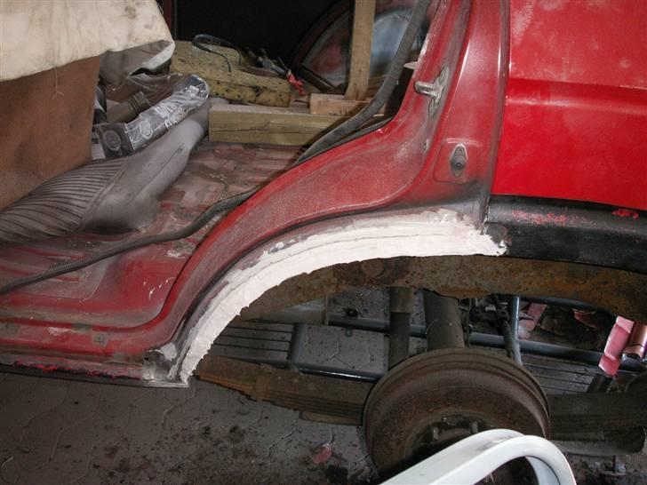 Toyota  HJ60 ½ Pickup ..solgt  -  og så der nye bagskærmkanter i begge sider billede 16