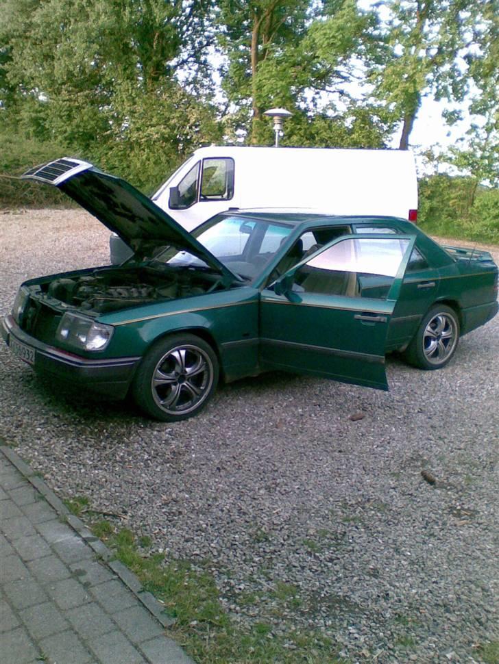 Mercedes Benz 124 DIESEL SOLGT billede 1