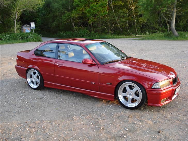 BMW 320i Coupe SOLGT billede 1