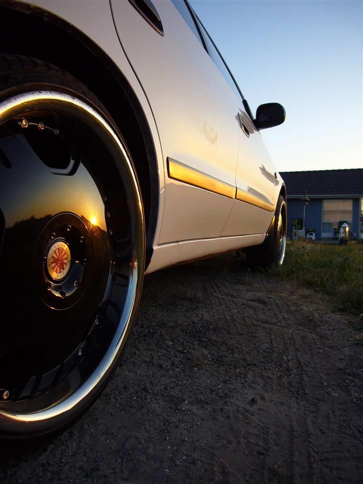 Toyota Carina E billede 1