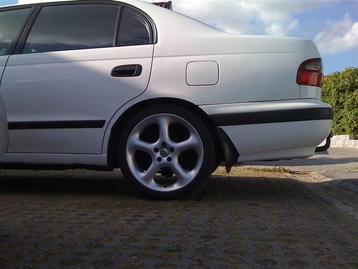 Toyota Carina E - De nye, men brugte fælge :) heh billede 2