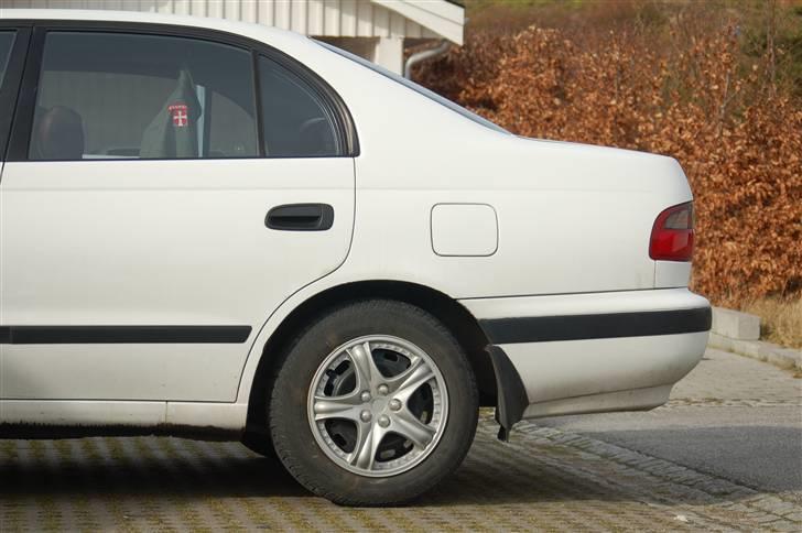 Toyota Carina E - Det var så inden der kom fælge på :) billede 9